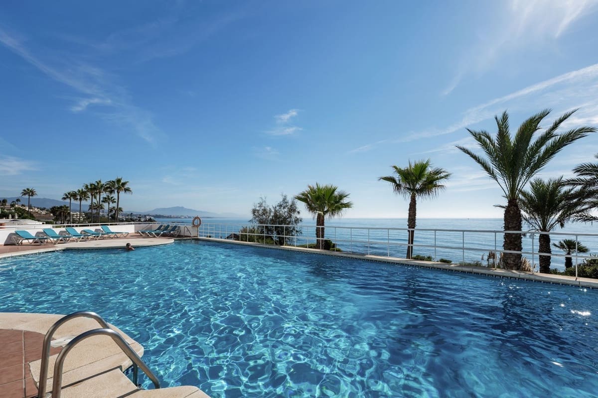 2 soverom Leilighet til salgs i Estepona med svømmebasseng garasje - € 649 000 (Ref: 10141465)