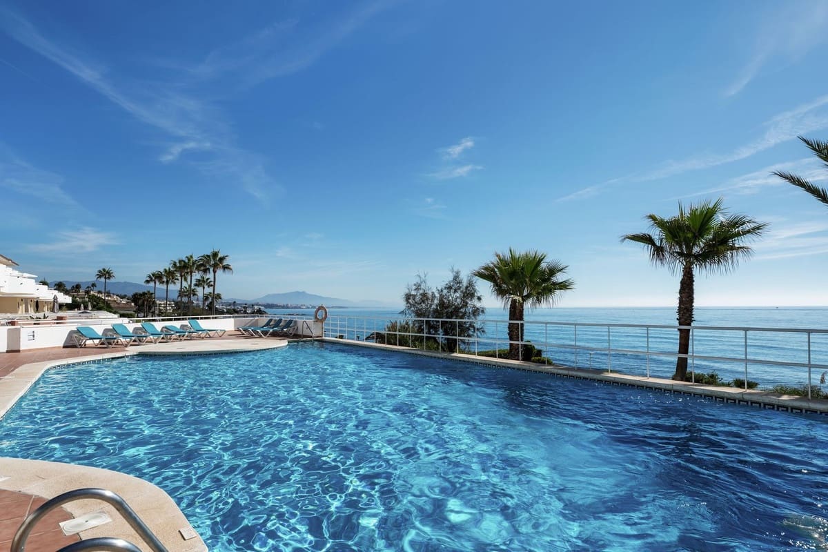2 soverom Leilighet til salgs i Estepona med svømmebasseng garasje - € 649 000 (Ref: 10141465)
