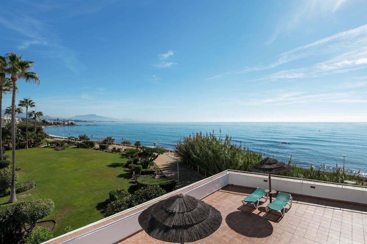 2 soverom Leilighet til salgs i Estepona med svømmebasseng garasje - € 649 000 (Ref: 10141465)