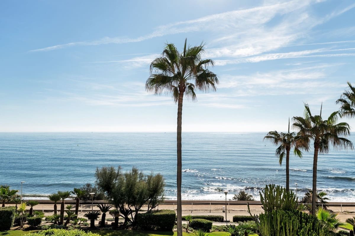 2 soverom Leilighet til salgs i Estepona med svømmebasseng garasje - € 649 000 (Ref: 10141465)