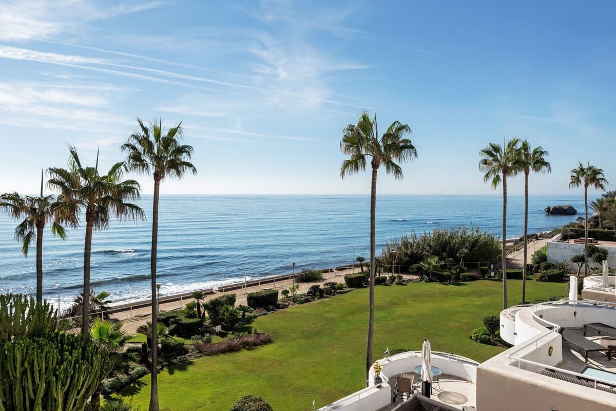 2 soverom Leilighet til salgs i Estepona med svømmebasseng garasje - € 649 000 (Ref: 10141465)