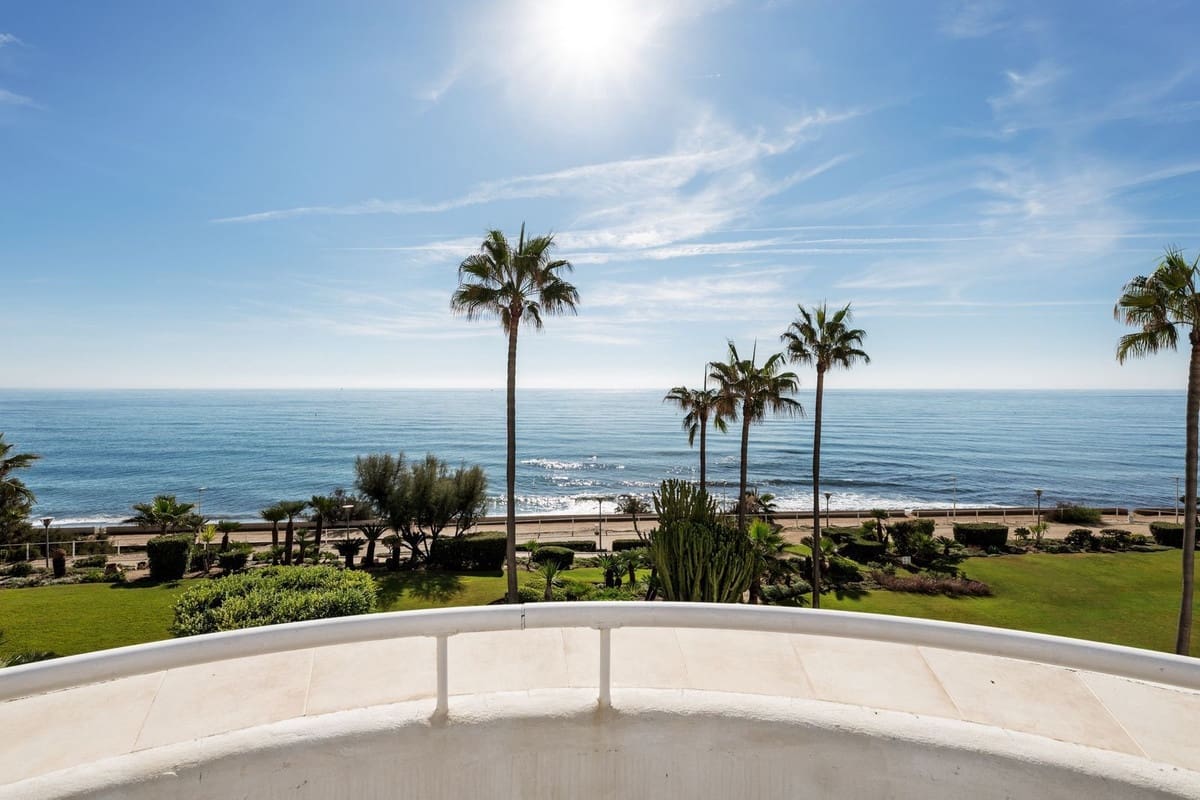 2 soverom Leilighet til salgs i Estepona med svømmebasseng garasje - € 649 000 (Ref: 10141465)
