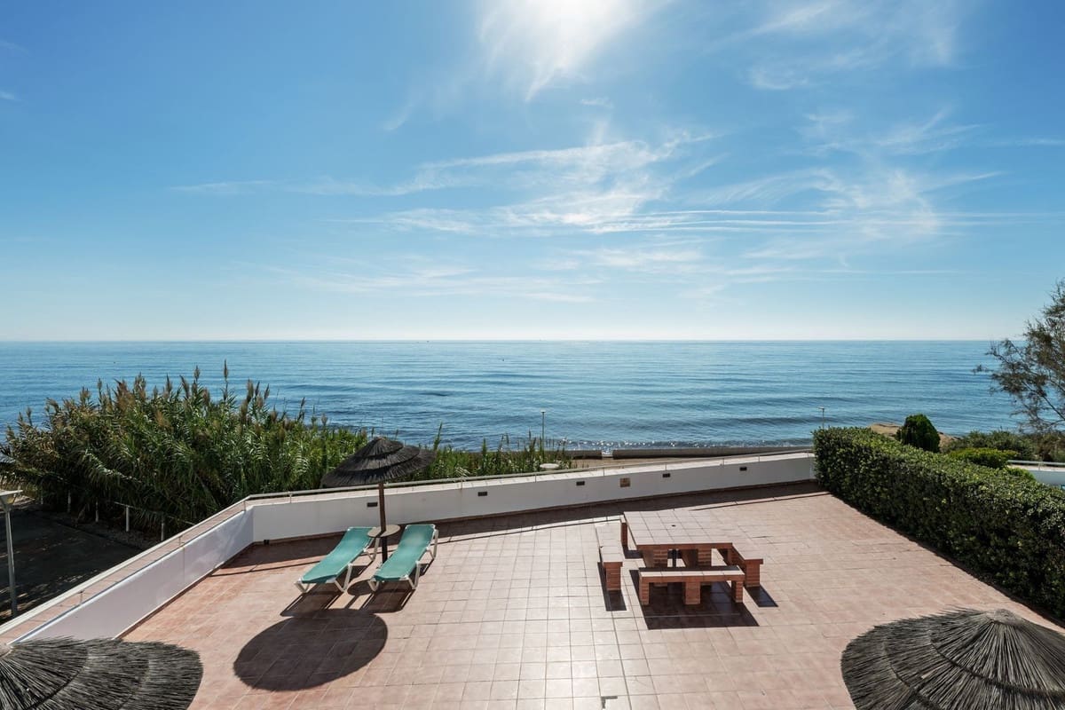 2 soverom Leilighet til salgs i Estepona med svømmebasseng garasje - € 649 000 (Ref: 10141465)