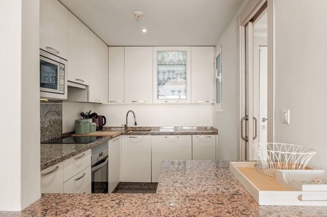2 soverom Leilighet til salgs i Estepona med svømmebasseng garasje - € 649 000 (Ref: 10141465)