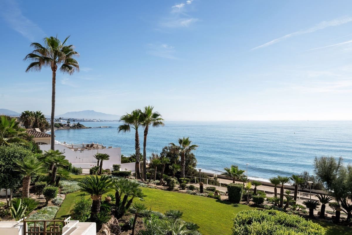 2 soverom Leilighet til salgs i Estepona med svømmebasseng garasje - € 649 000 (Ref: 10141465)