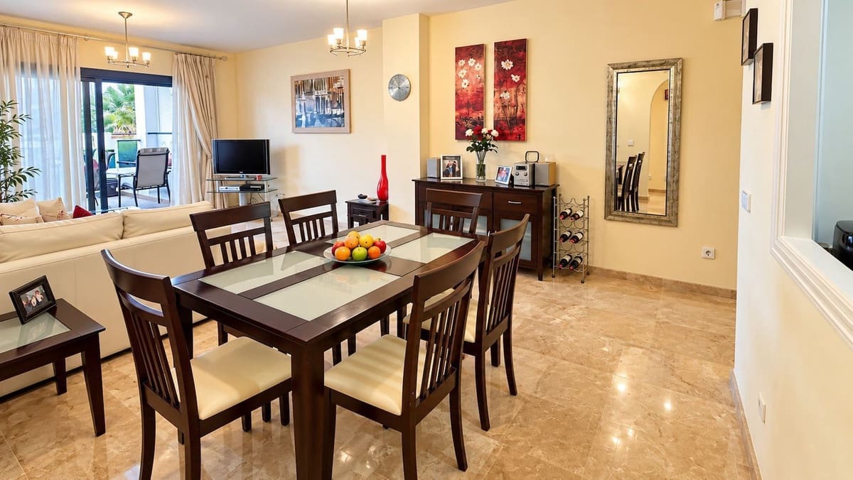 2 soveværelse Lejlighed til salg i La Duquesa / Puerto de la Duquesa med swimmingpool garage - € 299.950 (Ref: 10141567)