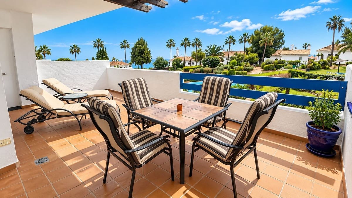 2 soveværelse Lejlighed til salg i La Duquesa / Puerto de la Duquesa med swimmingpool garage - € 299.950 (Ref: 10141567)