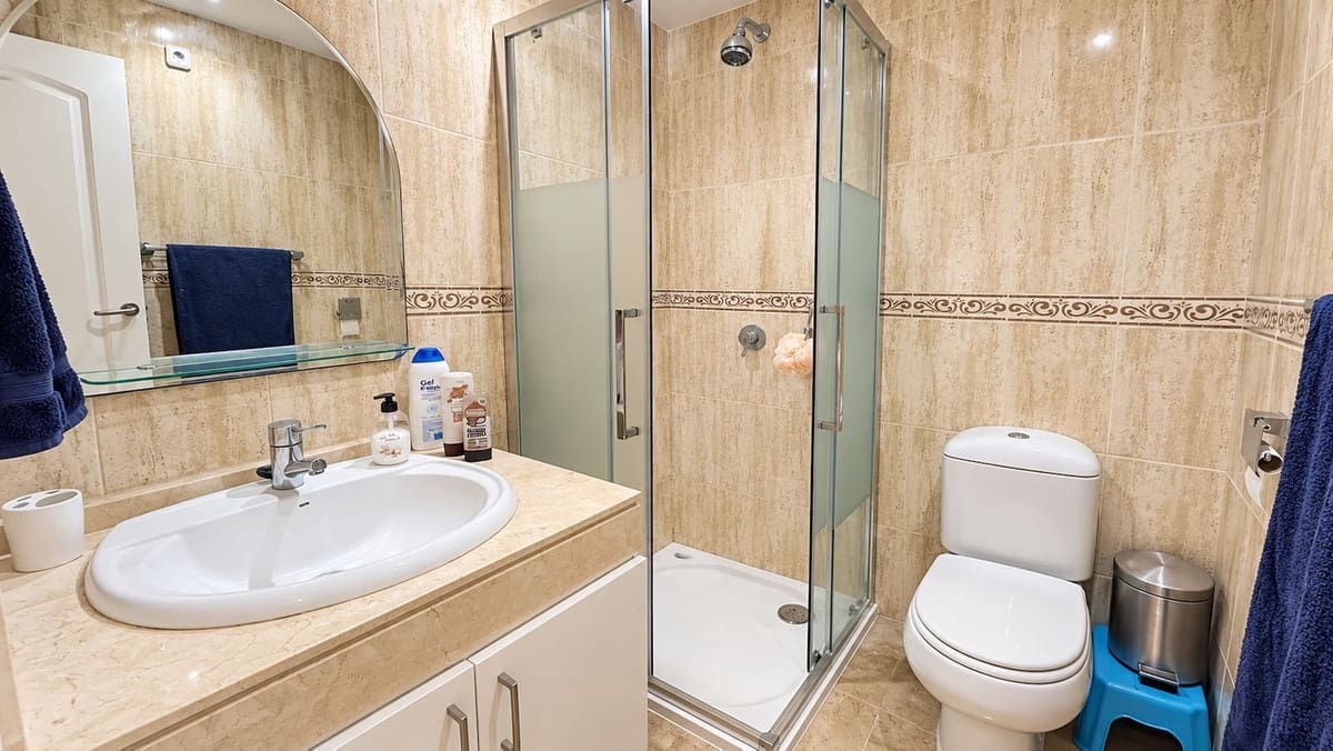 2 soveværelse Lejlighed til salg i La Duquesa / Puerto de la Duquesa med swimmingpool garage - € 299.950 (Ref: 10141567)