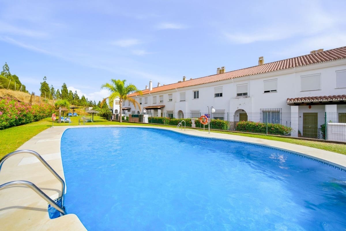 2 soverom Hus til salgs i Mijas Costa med svømmebasseng garasje - € 367 000 (Ref: 10153849)