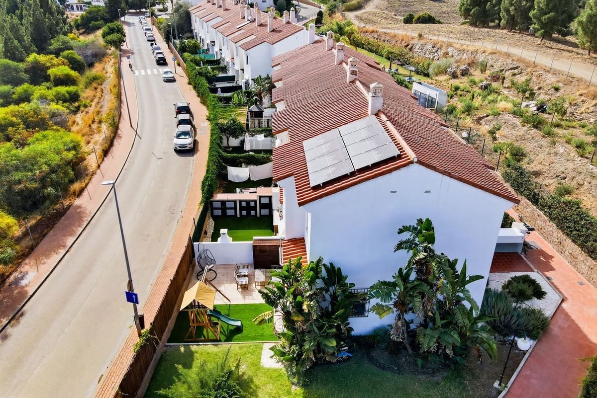 2 soverom Hus til salgs i Mijas Costa med svømmebasseng garasje - € 367 000 (Ref: 10153849)