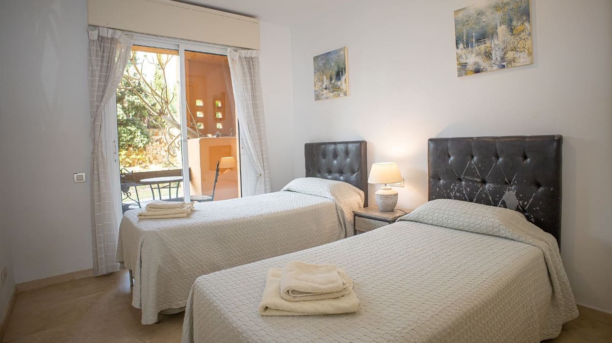 3 chambre Appartement à vendre à La Duquesa / Puerto de la Duquesa avec piscine garage - 750 000 € (Ref: 10154280)