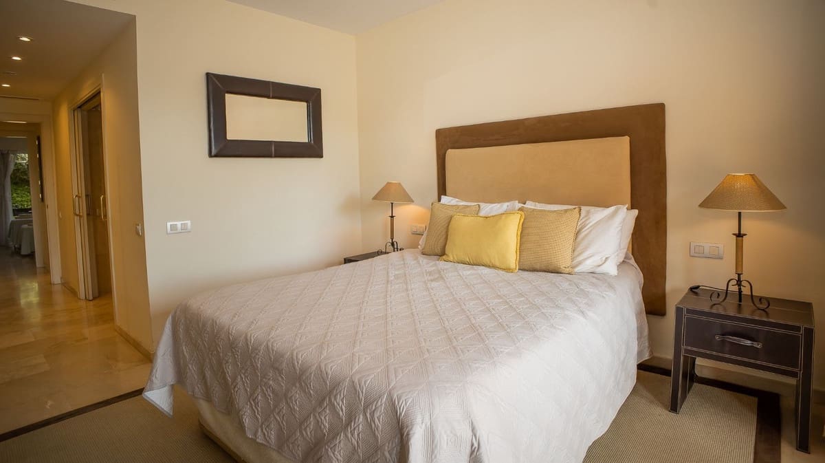 3 chambre Appartement à vendre à La Duquesa / Puerto de la Duquesa avec piscine garage - 750 000 € (Ref: 10154280)