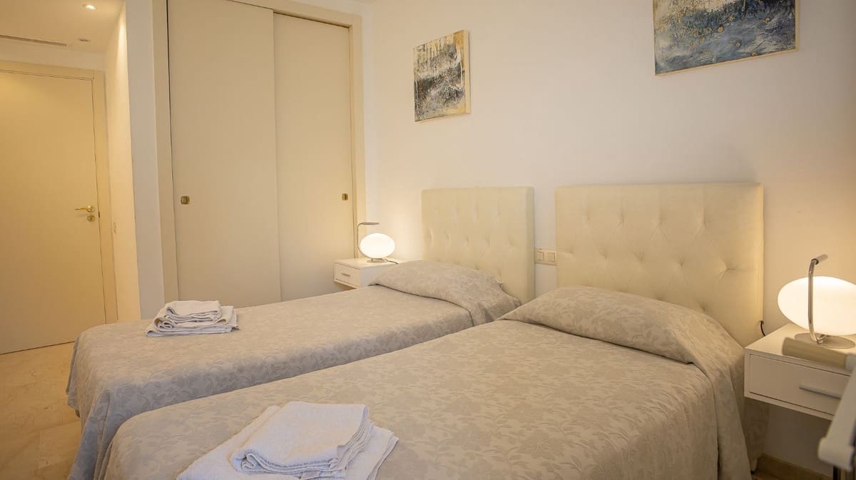 3 chambre Appartement à vendre à La Duquesa / Puerto de la Duquesa avec piscine garage - 750 000 € (Ref: 10154280)