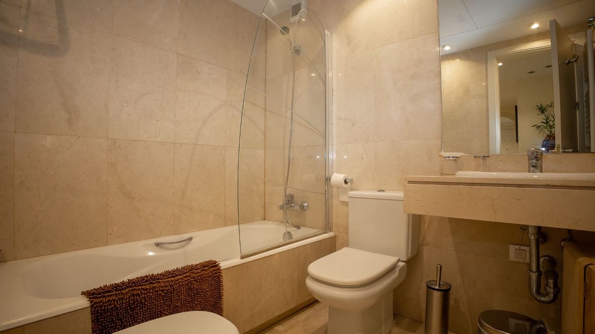 3 chambre Appartement à vendre à La Duquesa / Puerto de la Duquesa avec piscine garage - 750 000 € (Ref: 10154280)