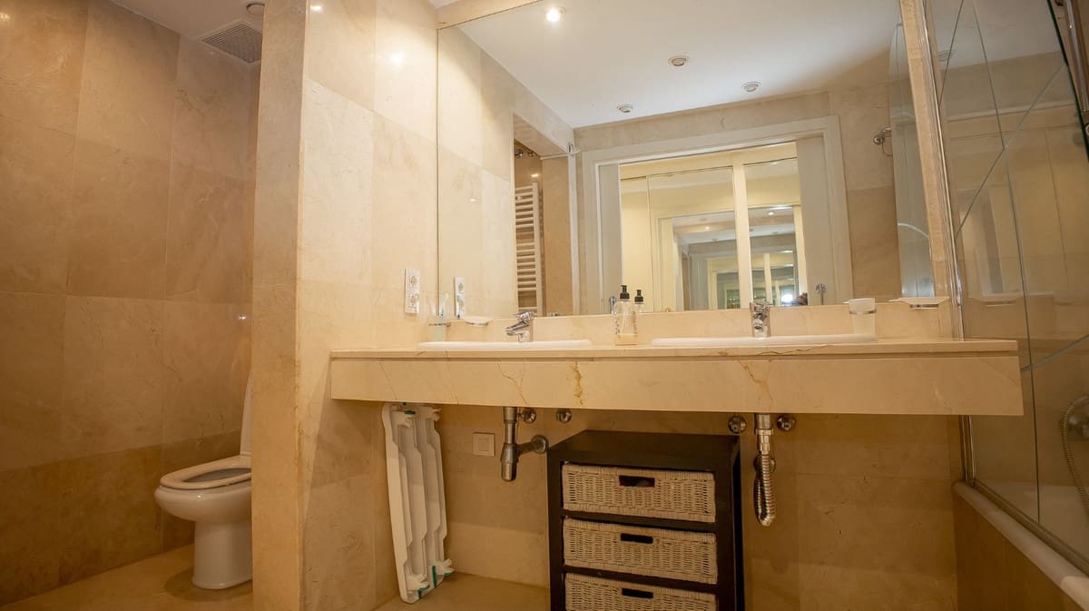 3 chambre Appartement à vendre à La Duquesa / Puerto de la Duquesa avec piscine garage - 750 000 € (Ref: 10154280)