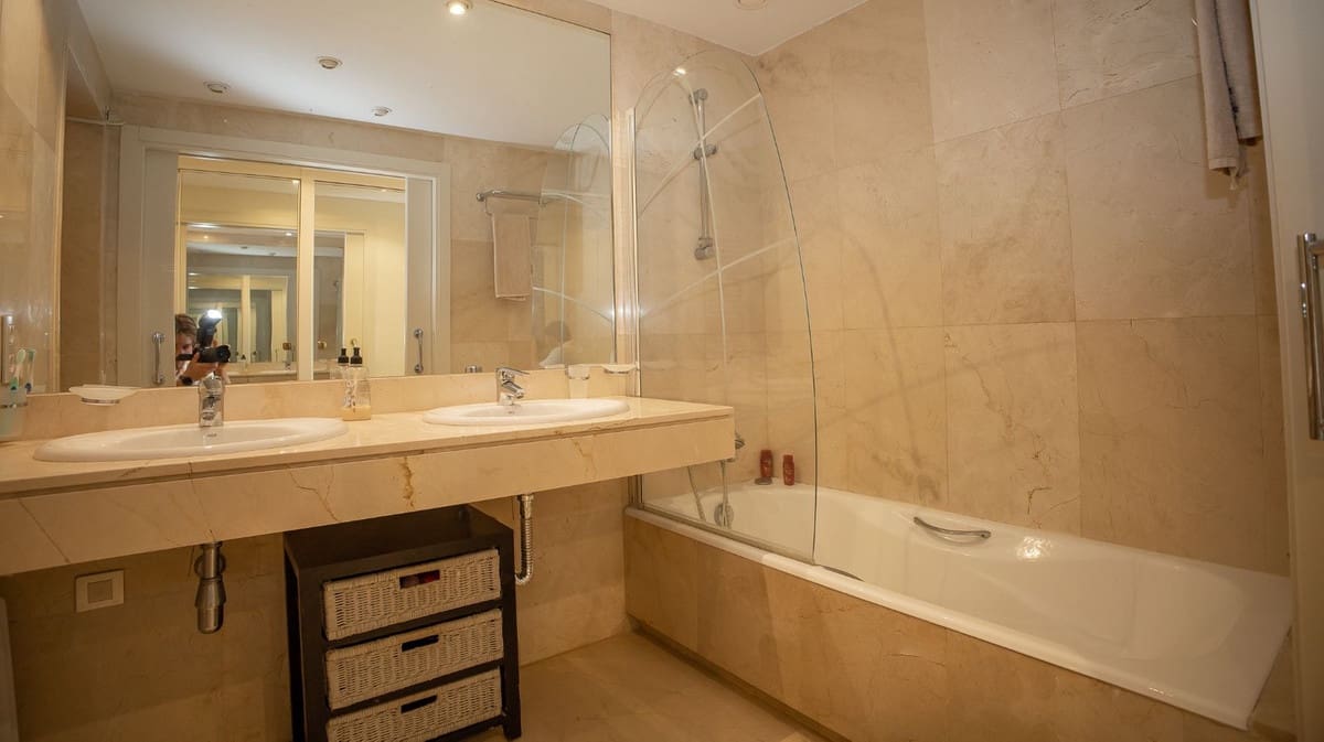 3 chambre Appartement à vendre à La Duquesa / Puerto de la Duquesa avec piscine garage - 750 000 € (Ref: 10154280)