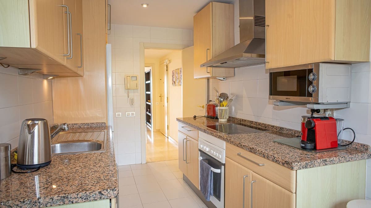 3 chambre Appartement à vendre à La Duquesa / Puerto de la Duquesa avec piscine garage - 750 000 € (Ref: 10154280)