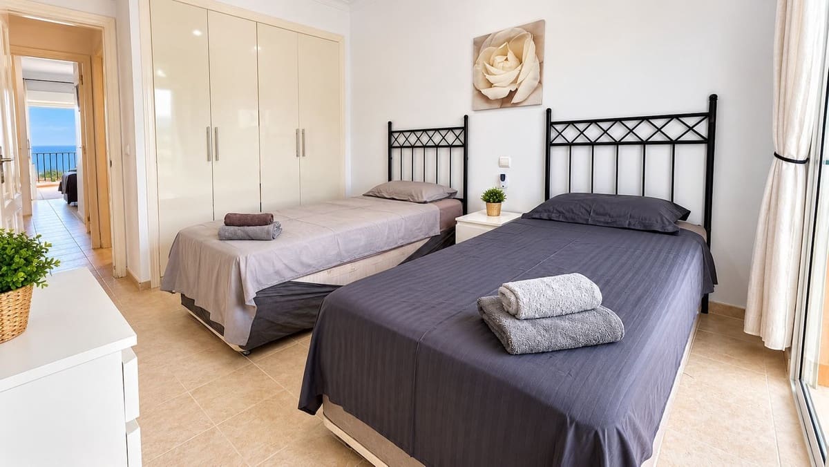 2 sypialnia Apartament na sprzedaż w La Duquesa / Puerto de la Duquesa z basenem garażem - 320 000 € (Ref: 10154282)