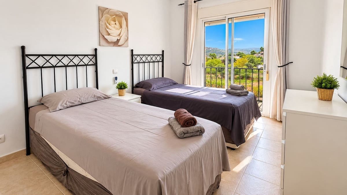 2 sypialnia Apartament na sprzedaż w La Duquesa / Puerto de la Duquesa z basenem garażem - 320 000 € (Ref: 10154282)
