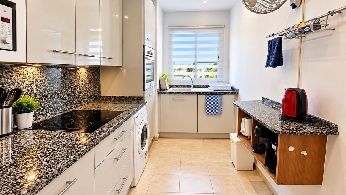 2 sypialnia Apartament na sprzedaż w La Duquesa / Puerto de la Duquesa z basenem garażem - 320 000 € (Ref: 10154282)
