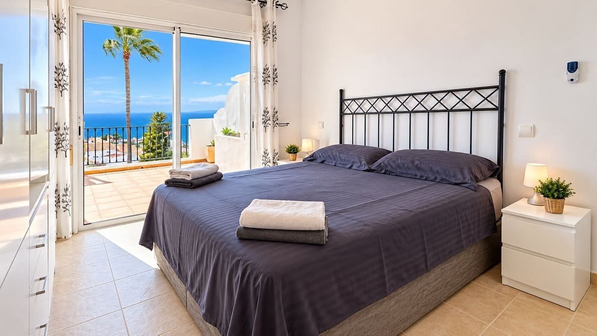 2 sypialnia Apartament na sprzedaż w La Duquesa / Puerto de la Duquesa z basenem garażem - 320 000 € (Ref: 10154282)