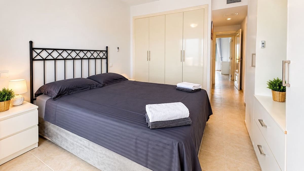 2 sypialnia Apartament na sprzedaż w La Duquesa / Puerto de la Duquesa z basenem garażem - 320 000 € (Ref: 10154282)
