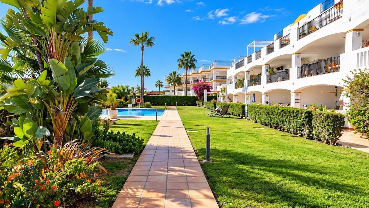 2 sypialnia Apartament na sprzedaż w La Duquesa / Puerto de la Duquesa z basenem garażem - 320 000 € (Ref: 10154282)
