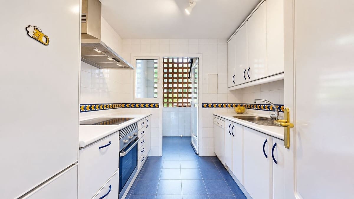 2 bedroom Apartment for sale in La Mairena with pool garage - € 319,000 (Ref: 10163285)