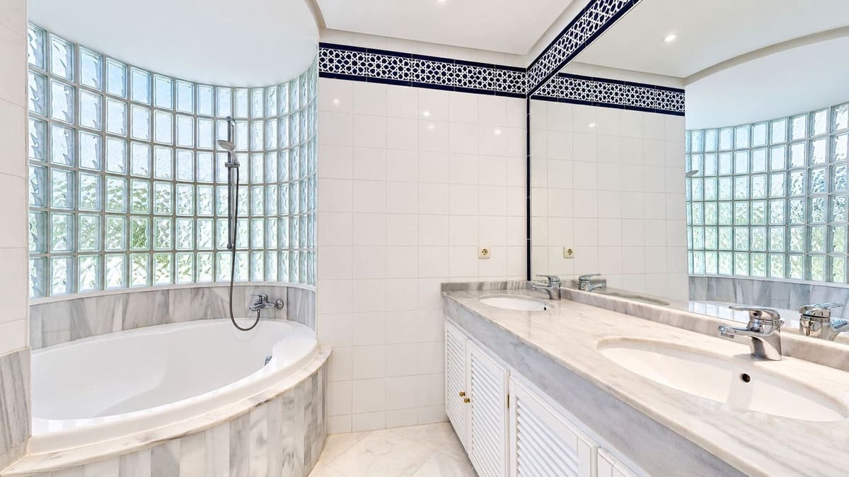 2 bedroom Apartment for sale in La Mairena with pool garage - € 319,000 (Ref: 10163285)