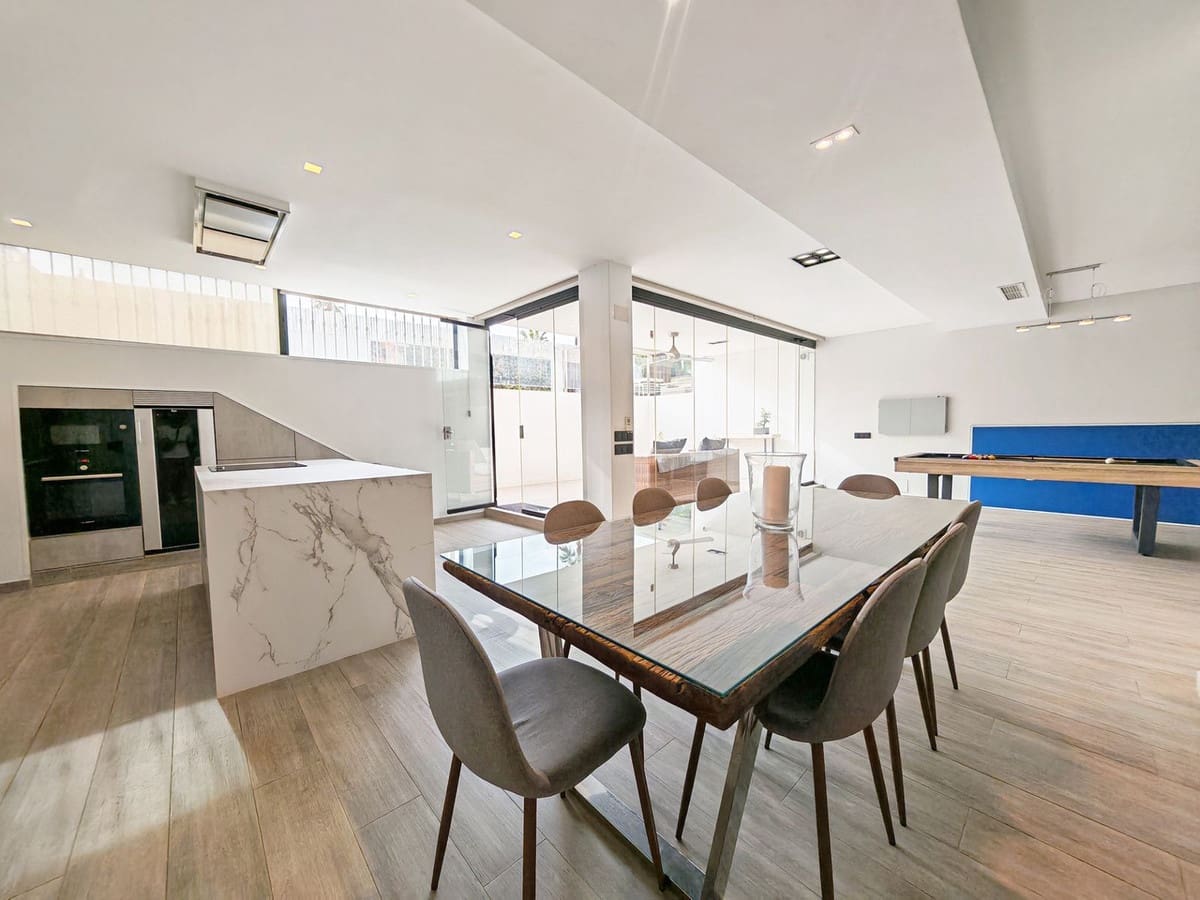 4 soveværelse Villa til salg i Riviera del Sol med swimmingpool garage - € 1.345.000 (Ref: 10165390)