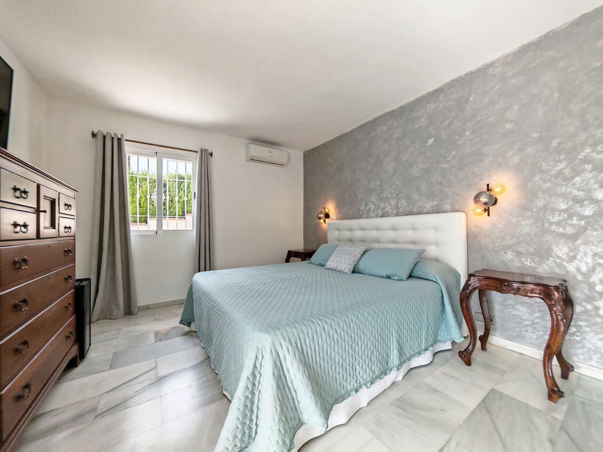 4 soveværelse Villa til salg i Riviera del Sol med swimmingpool garage - € 1.345.000 (Ref: 10165390)