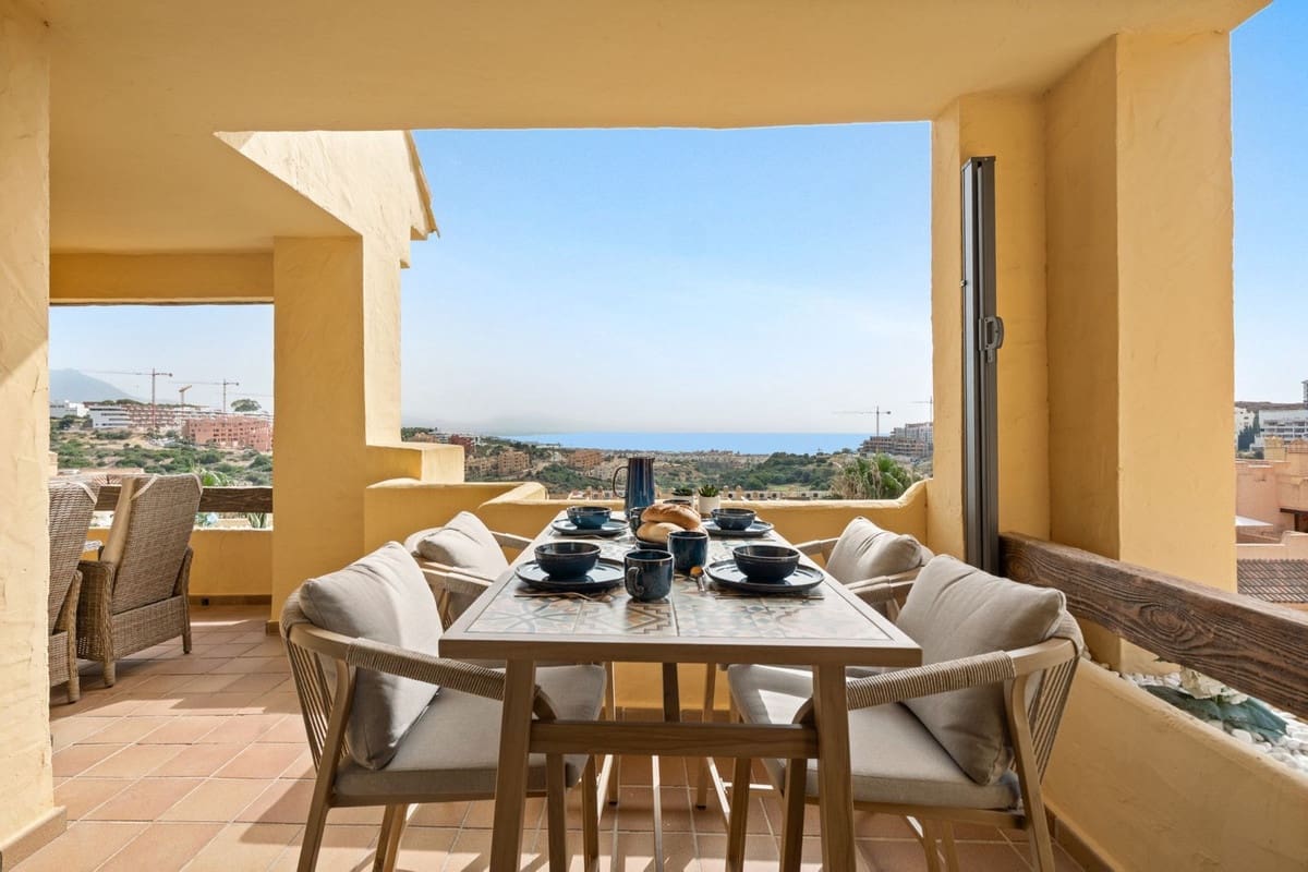 2 makuuhuone Huoneisto myytävänä paikassa La Duquesa / Puerto de la Duquesa mukana uima-altaan 
autotalli - 349 000 € (Ref: 10175278)