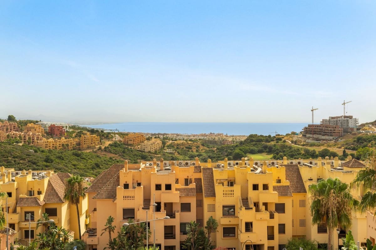 2 makuuhuone Huoneisto myytävänä paikassa La Duquesa / Puerto de la Duquesa mukana uima-altaan 
autotalli - 349 000 € (Ref: 10175278)