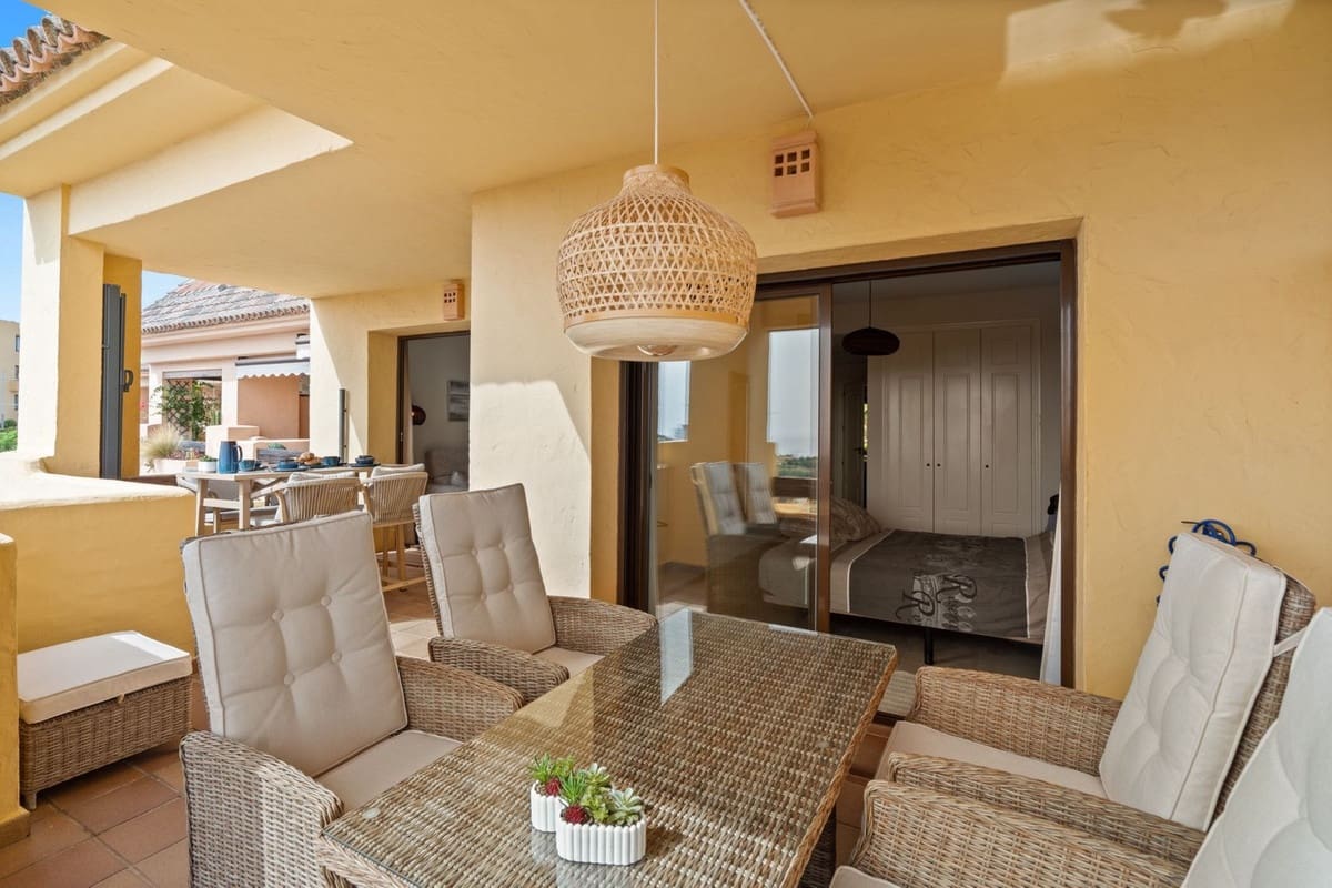 2 makuuhuone Huoneisto myytävänä paikassa La Duquesa / Puerto de la Duquesa mukana uima-altaan 
autotalli - 349 000 € (Ref: 10175278)