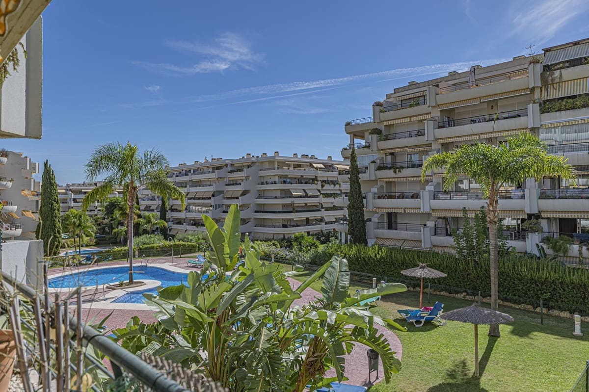 2 Zimmer Apartment zu verkaufen in Guadalmina mit Pool Garage - 420.000 € (Ref: 10175530)