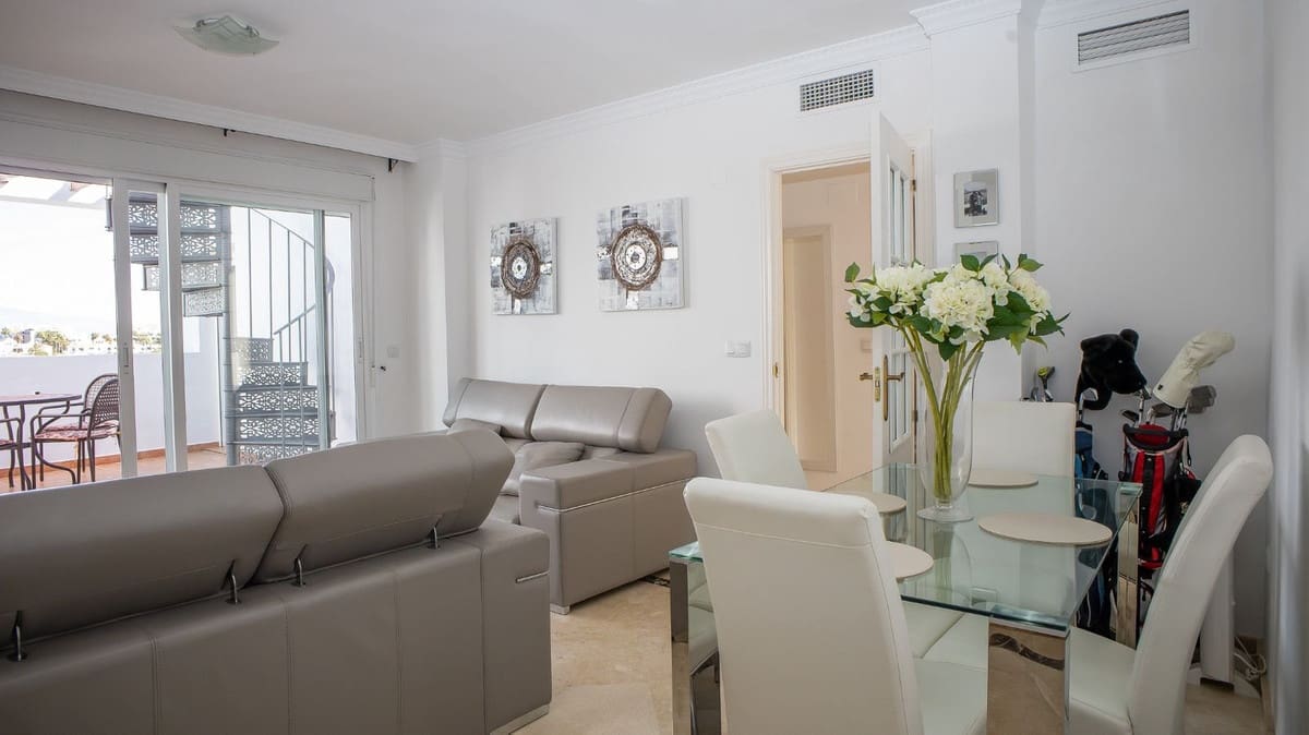 Apartamento de 2 habitaciones en La Duquesa / Puerto de la Duquesa en venta con piscina garaje - 295.000 € (Ref: 10179237)