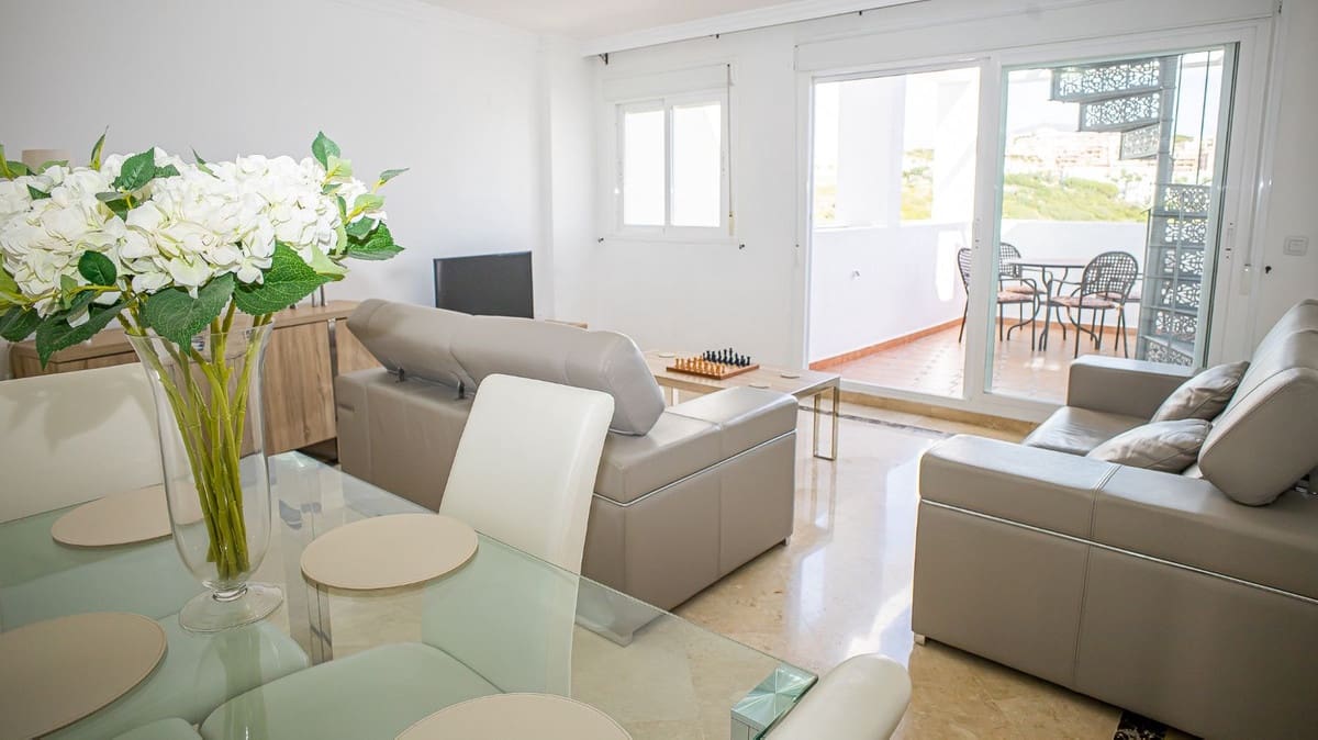 Apartamento de 2 habitaciones en La Duquesa / Puerto de la Duquesa en venta con piscina garaje - 295.000 € (Ref: 10179237)