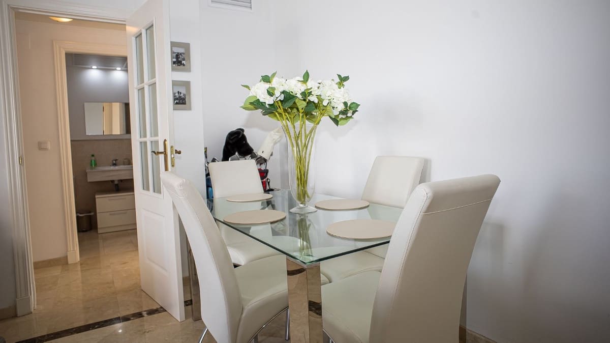 Apartamento de 2 habitaciones en La Duquesa / Puerto de la Duquesa en venta con piscina garaje - 295.000 € (Ref: 10179237)