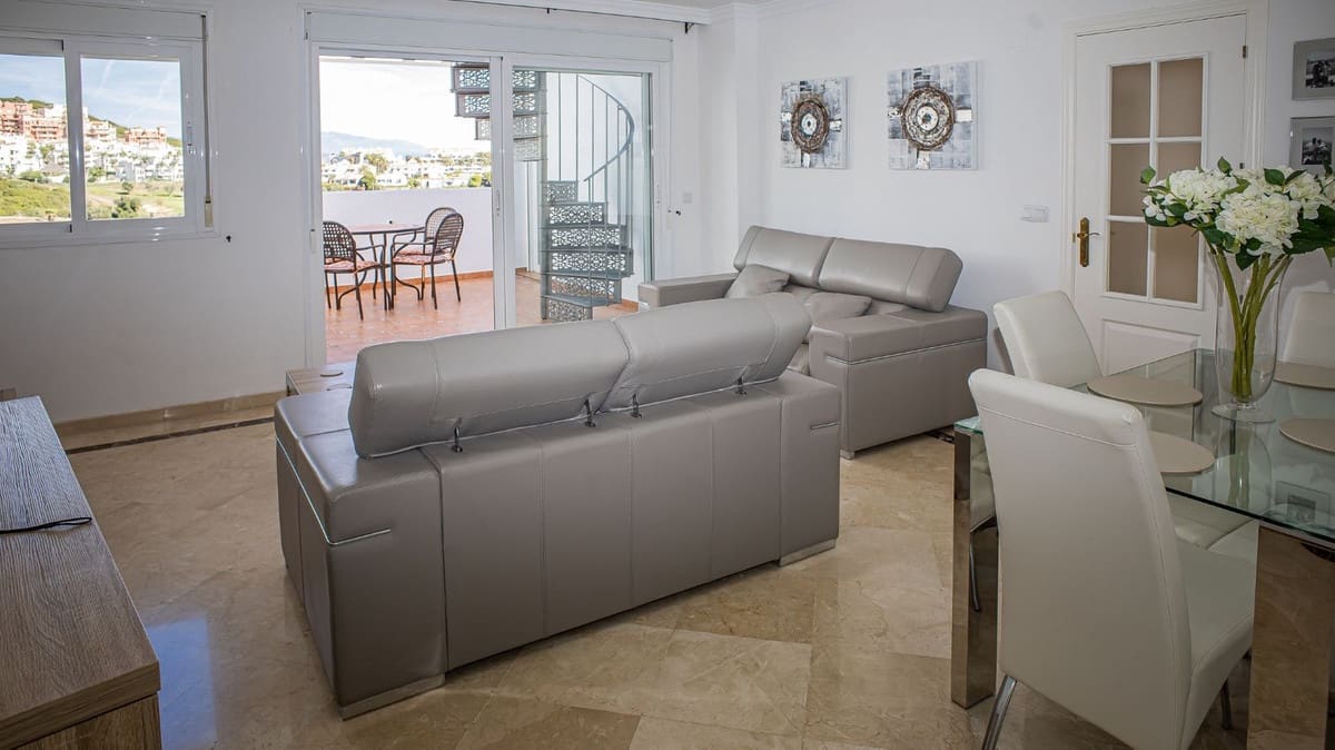 Apartamento de 2 habitaciones en La Duquesa / Puerto de la Duquesa en venta con piscina garaje - 295.000 € (Ref: 10179237)