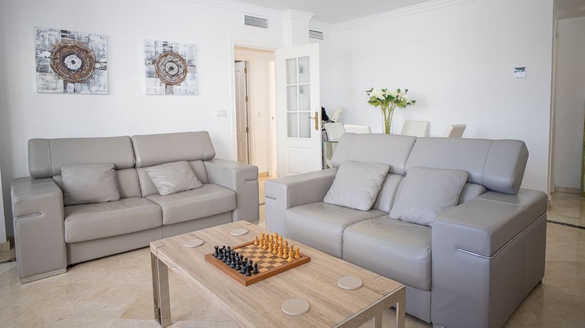 Apartamento de 2 habitaciones en La Duquesa / Puerto de la Duquesa en venta con piscina garaje - 295.000 € (Ref: 10179237)