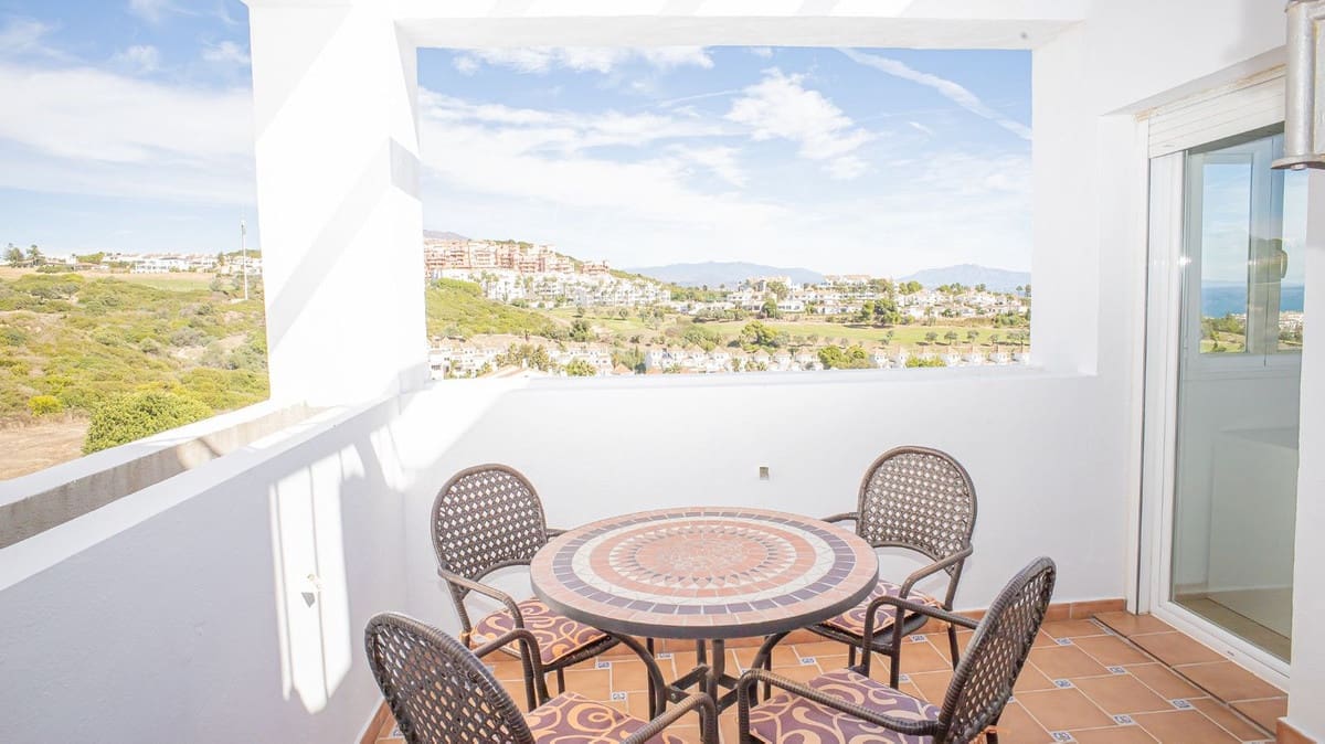 Apartamento de 2 habitaciones en La Duquesa / Puerto de la Duquesa en venta con piscina garaje - 295.000 € (Ref: 10179237)