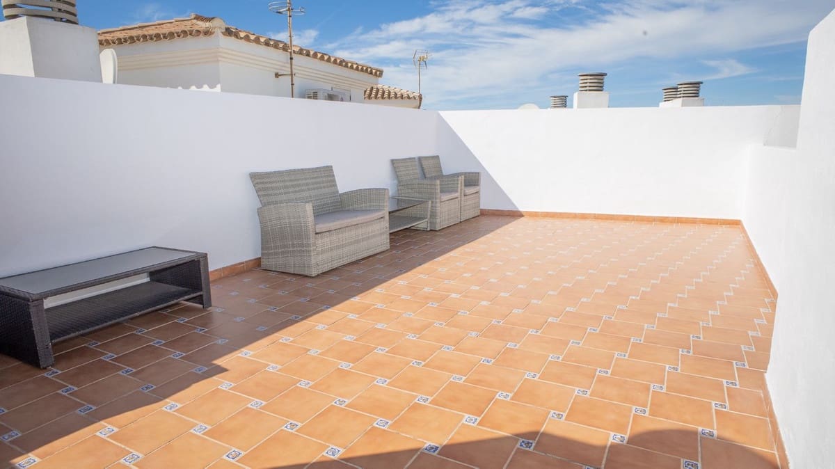 Apartamento de 2 habitaciones en La Duquesa / Puerto de la Duquesa en venta con piscina garaje - 295.000 € (Ref: 10179237)