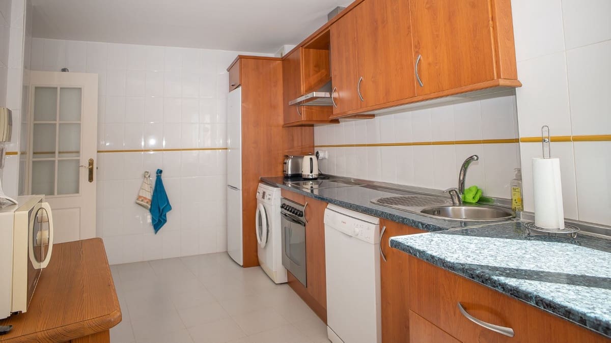 Apartamento de 2 habitaciones en La Duquesa / Puerto de la Duquesa en venta con piscina garaje - 295.000 € (Ref: 10179237)