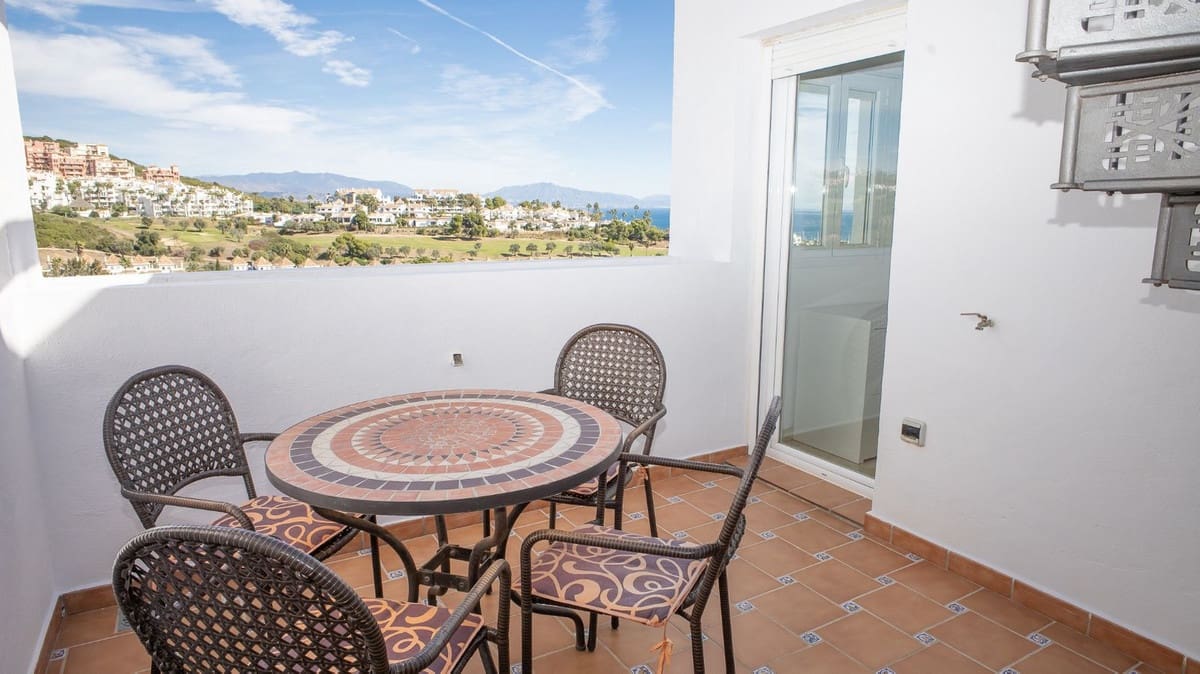 Apartamento de 2 habitaciones en La Duquesa / Puerto de la Duquesa en venta con piscina garaje - 295.000 € (Ref: 10179237)