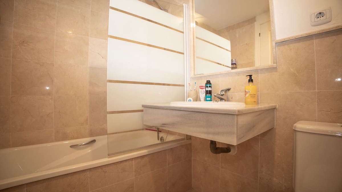 Apartamento de 2 habitaciones en La Duquesa / Puerto de la Duquesa en venta con piscina garaje - 295.000 € (Ref: 10179237)