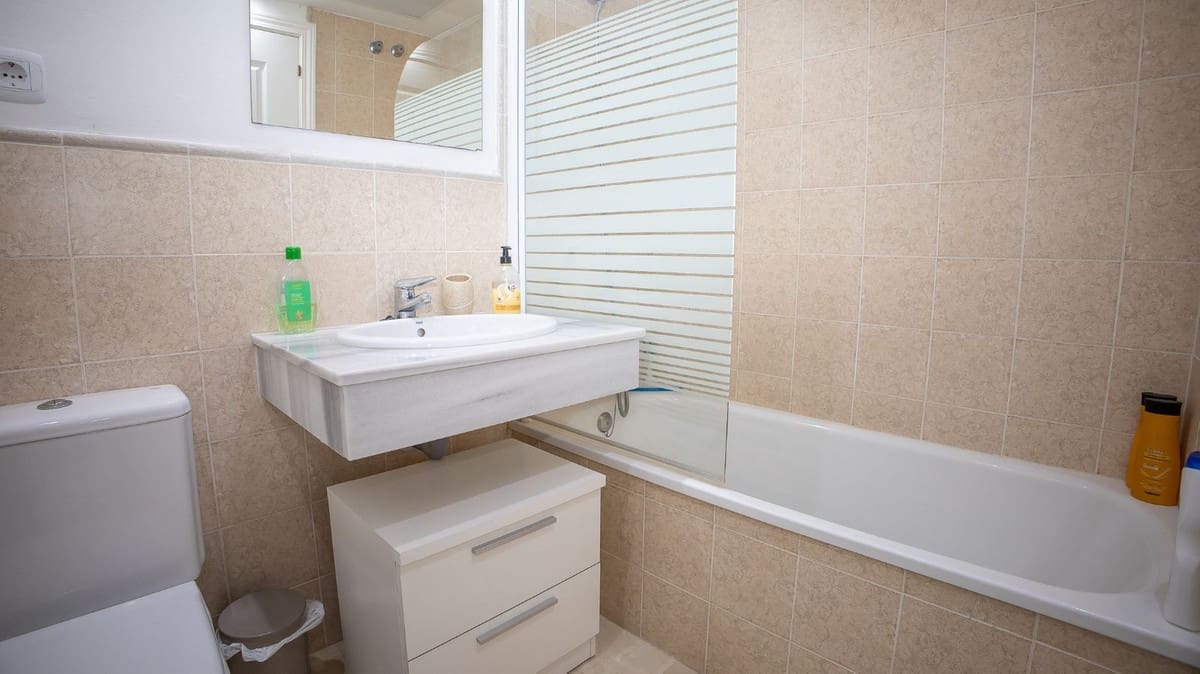 Apartamento de 2 habitaciones en La Duquesa / Puerto de la Duquesa en venta con piscina garaje - 295.000 € (Ref: 10179237)