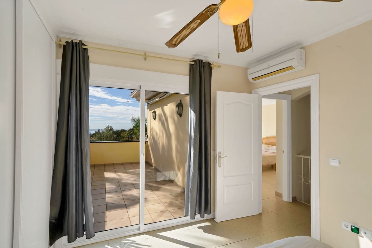 Chalet de 4 habitaciones en Benalmádena en venta con piscina garaje - 1.275.000 € (Ref: 10179442)
