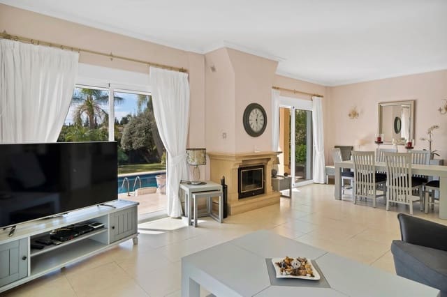 Chalet de 4 habitaciones en Benalmádena en venta con piscina garaje - 1.275.000 € (Ref: 10179442)