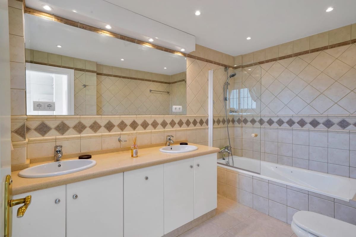 Chalet de 4 habitaciones en Benalmádena en venta con piscina garaje - 1.275.000 € (Ref: 10179442)