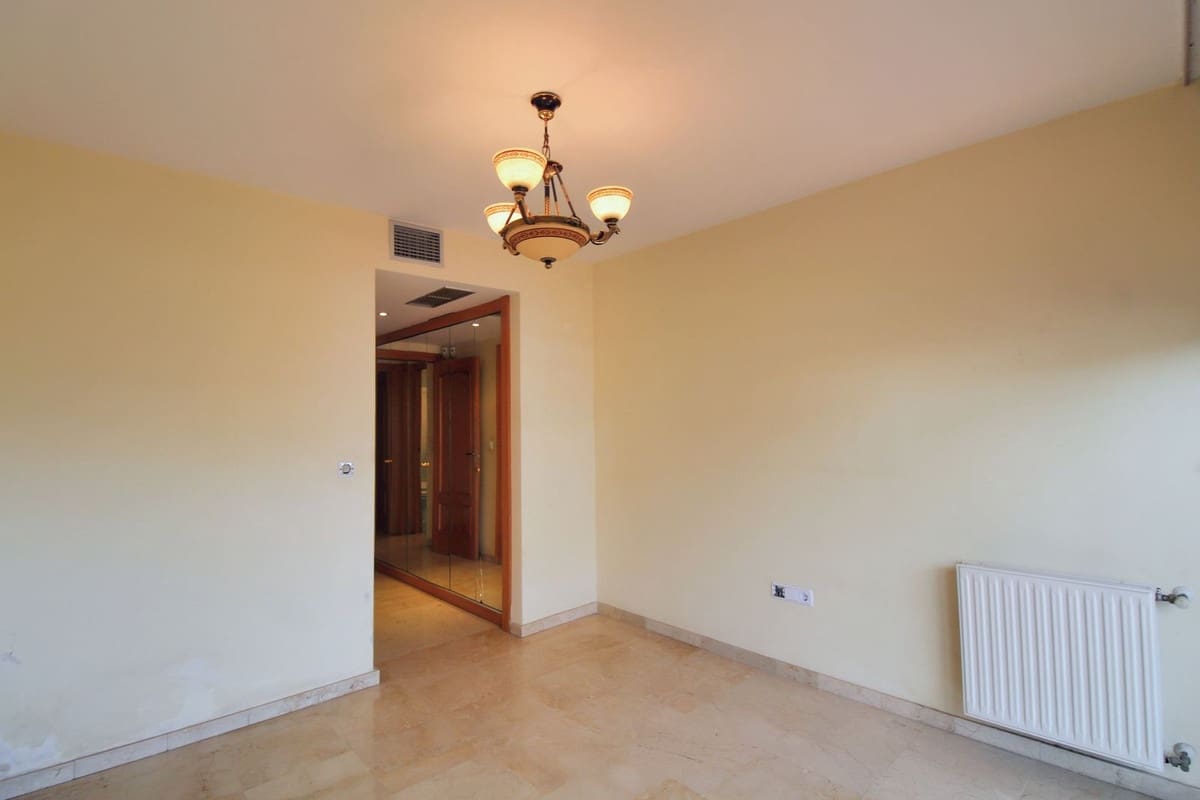 2 slaapkamer Appartement te koop in Guadalmina met zwembad garage - € 370.000 (Ref: 10181741)